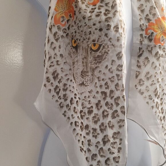 Made in Italy leopard scarf - Picture 4 of 6